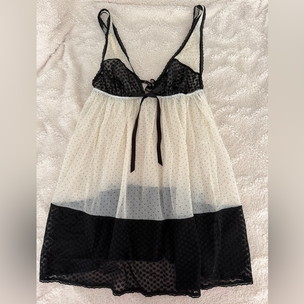 Victoria’s Secret Sexy Little Things Black and White Lace Babydoll Nightie SZ M